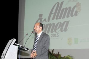 18099119960_631983e372_z