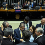 Congresso impõe teste toxicológico para 1ª CNH e amplia custo para novos motoristas